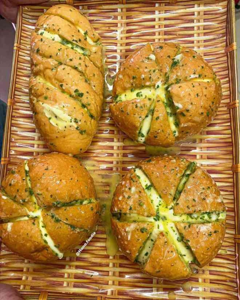banh-mi-nuong-bo-toi-thom-ngon